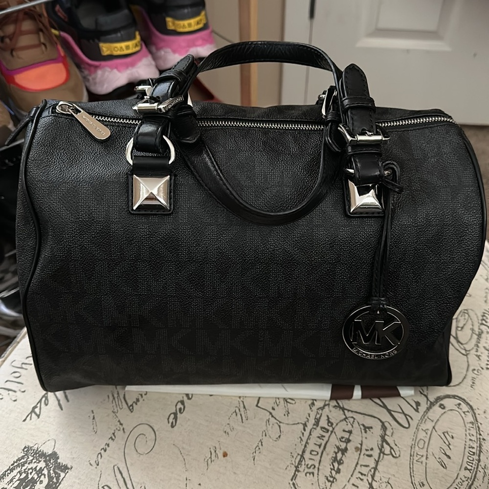 ✨Pristine Black Michael Kors Logo / Grayson Silver Bowler w/ OG Dustbag